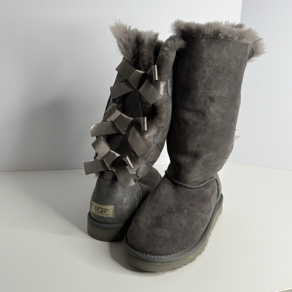 UGG Bailey Bow Tall Grey Boots Women's Size 8 Shearling Lined Suede Winter